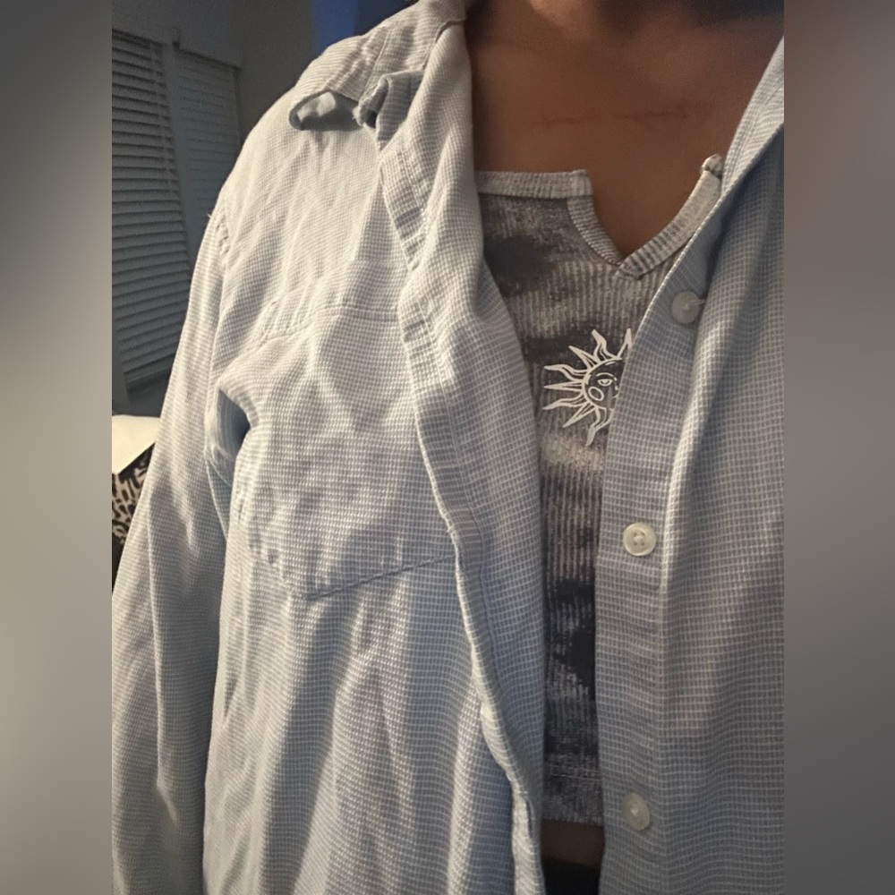 Button up - Picture 2 of 4
